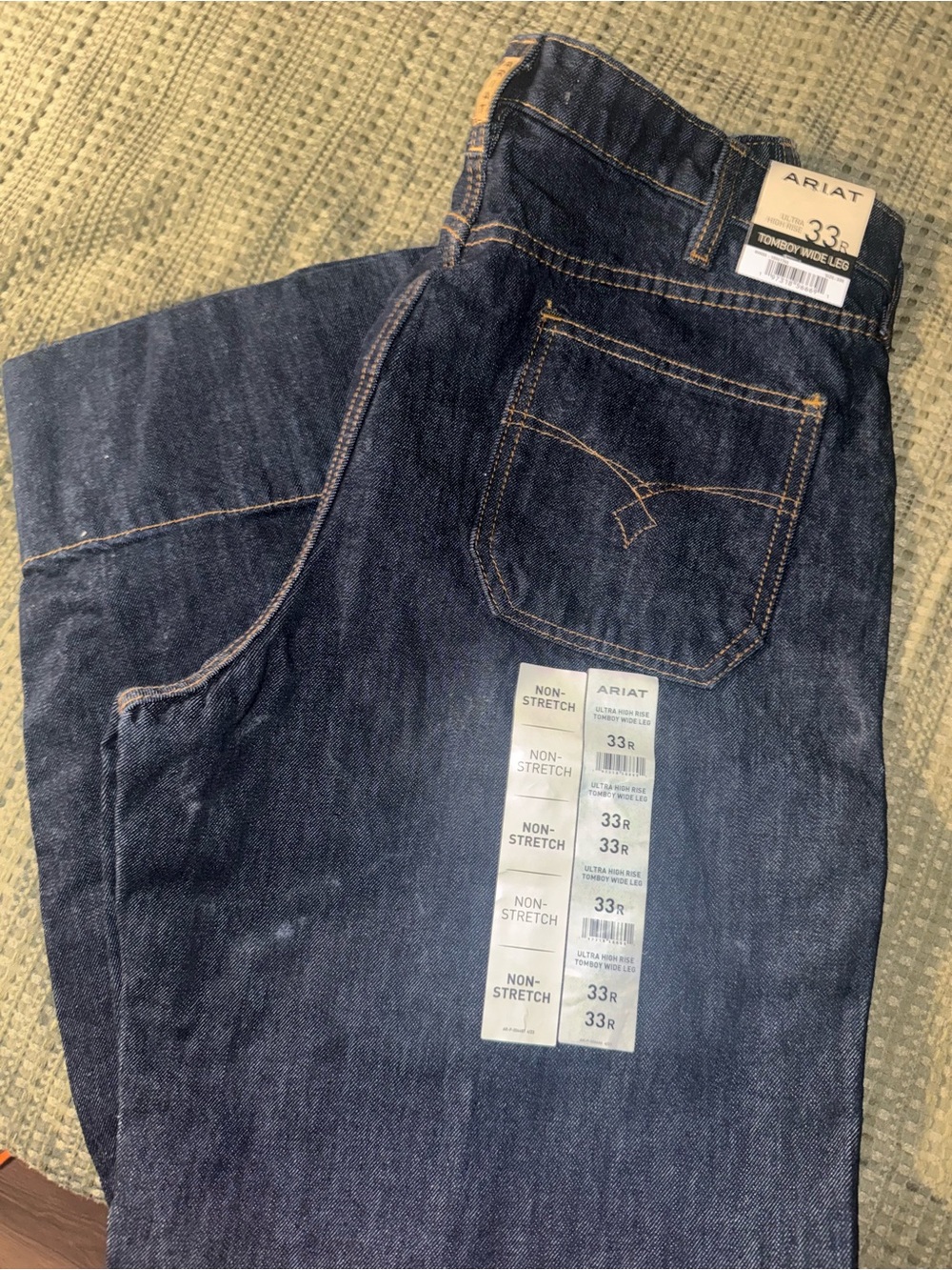 Ariat women’s Dark Blue Straight Leg Jeans - 33R